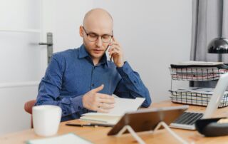 Buisness man talking on the phone at his office